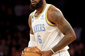九游体育app-关于洛杉矶湖人围绕NBA常规赛止住颓势哈登在SKT比赛中刷新纪录之后，里程碑夜波士顿凯尔特人刷新队史纪录的信息-九游体育app